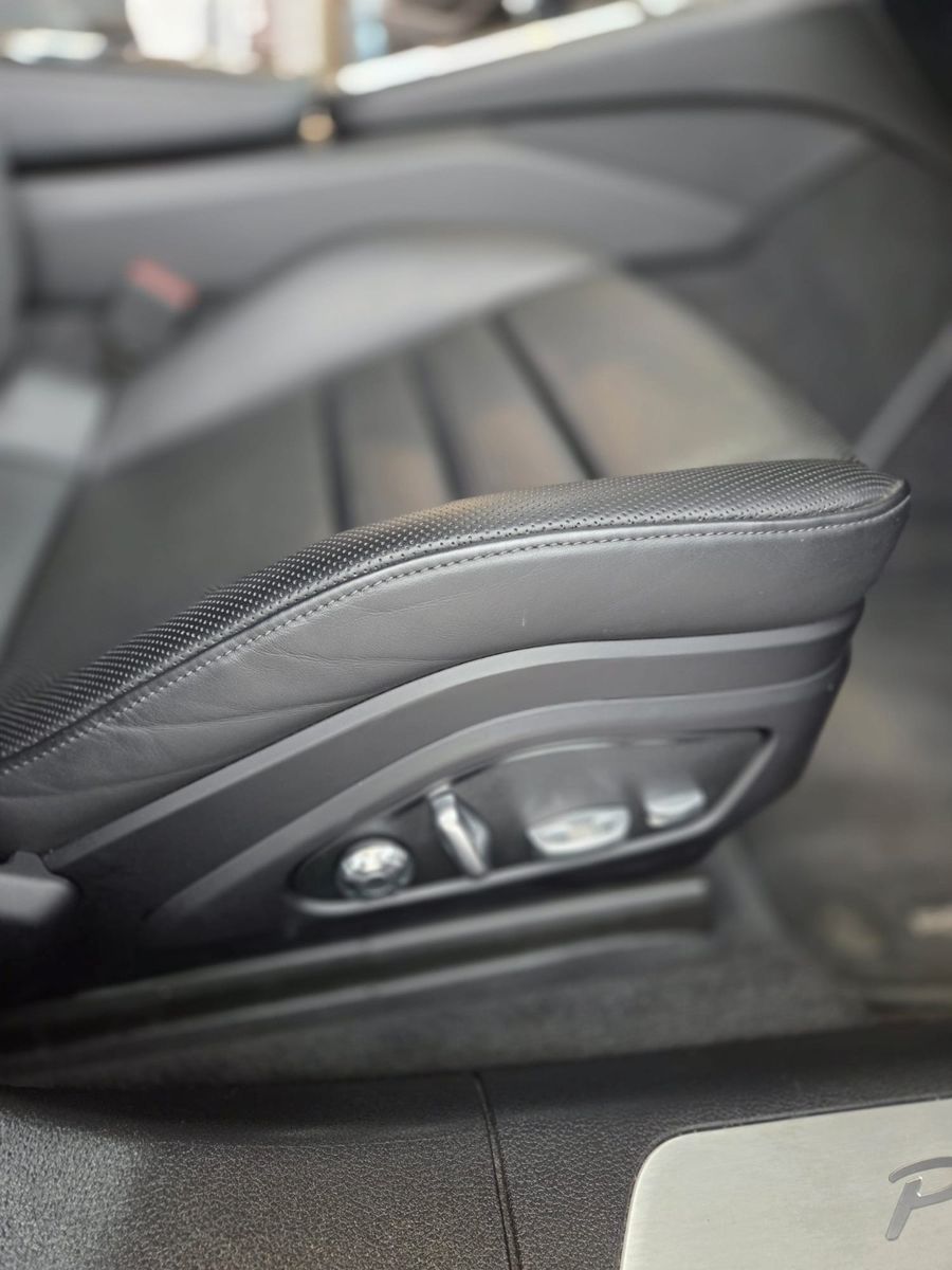 Fahrzeugabbildung Porsche Panamera Sport Turismo 4 E-Hybrid/VOLLAUSTATTUNG