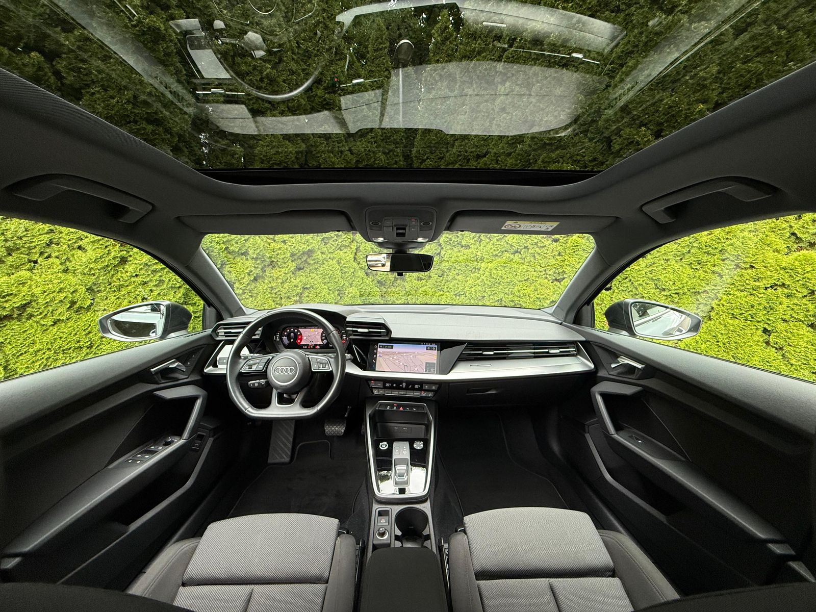 Fahrzeugabbildung Audi A3 35 TFSI S-tr. S-Line PANO+LED+ACC+SHZ+CARPLAY