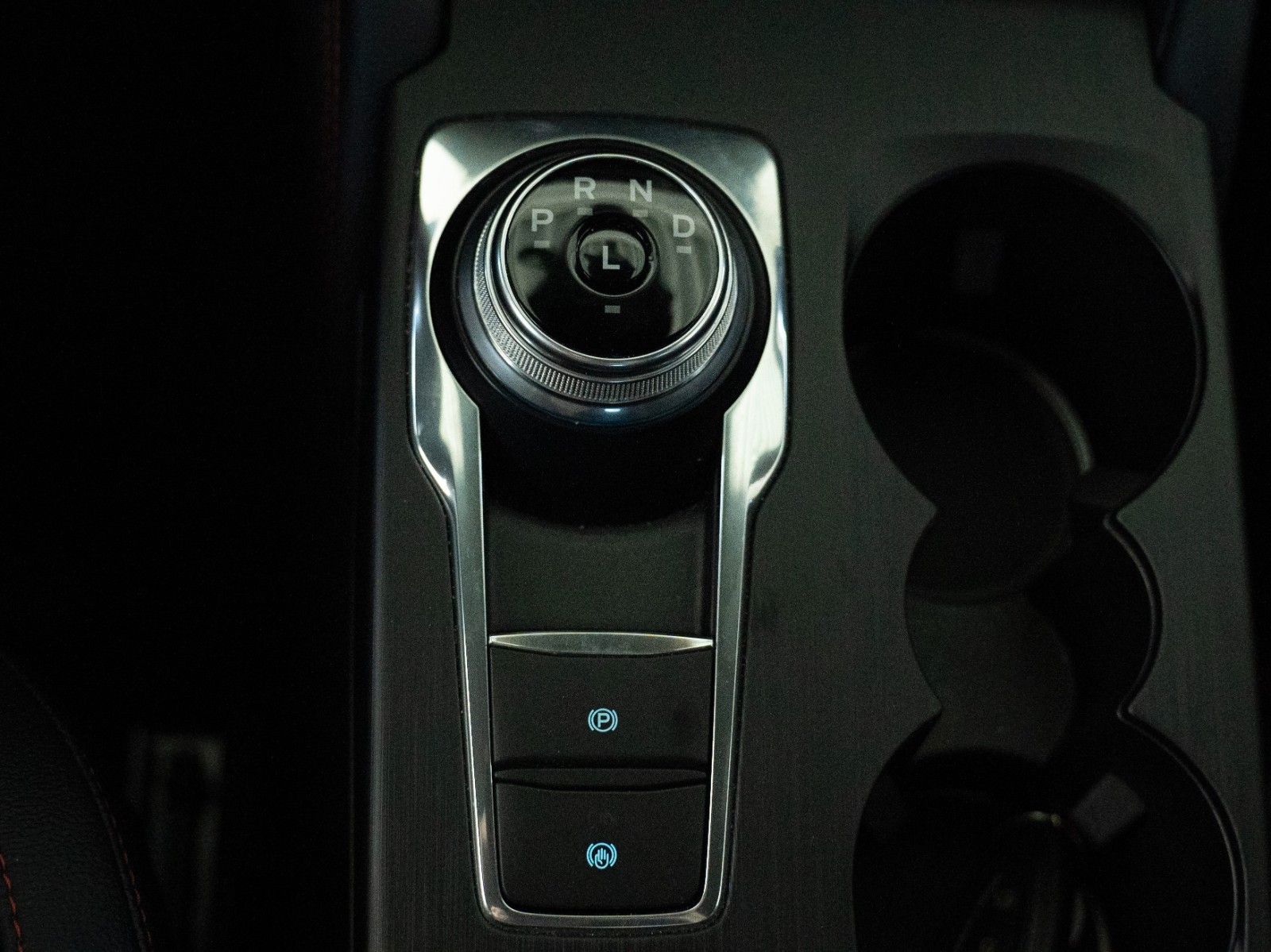 Fahrzeugabbildung Ford Kuga PHEV ST-Line X AUTOM./WINTER-P./B&O