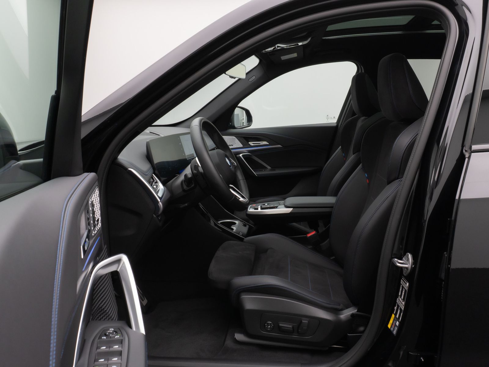 Fahrzeugabbildung BMW X1 xD25e M Sport Panorama Kamera H/K DAB Komfort