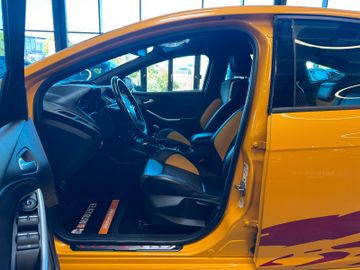 MYAUTOCENTER – Gebraucht- und Jahreswagen mit Werkstattservice in Pfaffenhofen Ford Focus *RECARO*SPORT*SitzHZ*2-ZONEN*TÜV 0127*