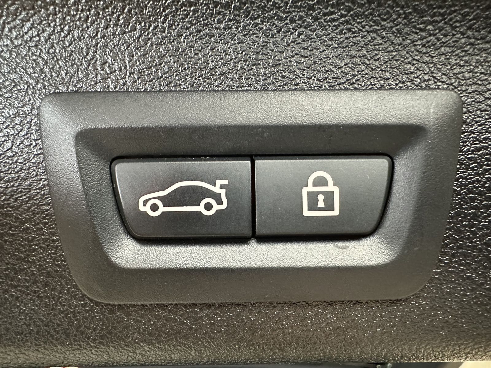 Fahrzeugabbildung BMW 520d Touring M-Sport NAV+LED+PANO+ACC+HEAD-UP+PA