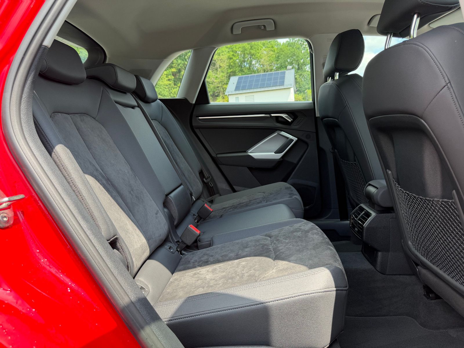 AUDI Q3 40 TFSI quattro S line NAVI/AHK/LED – Foto 12
