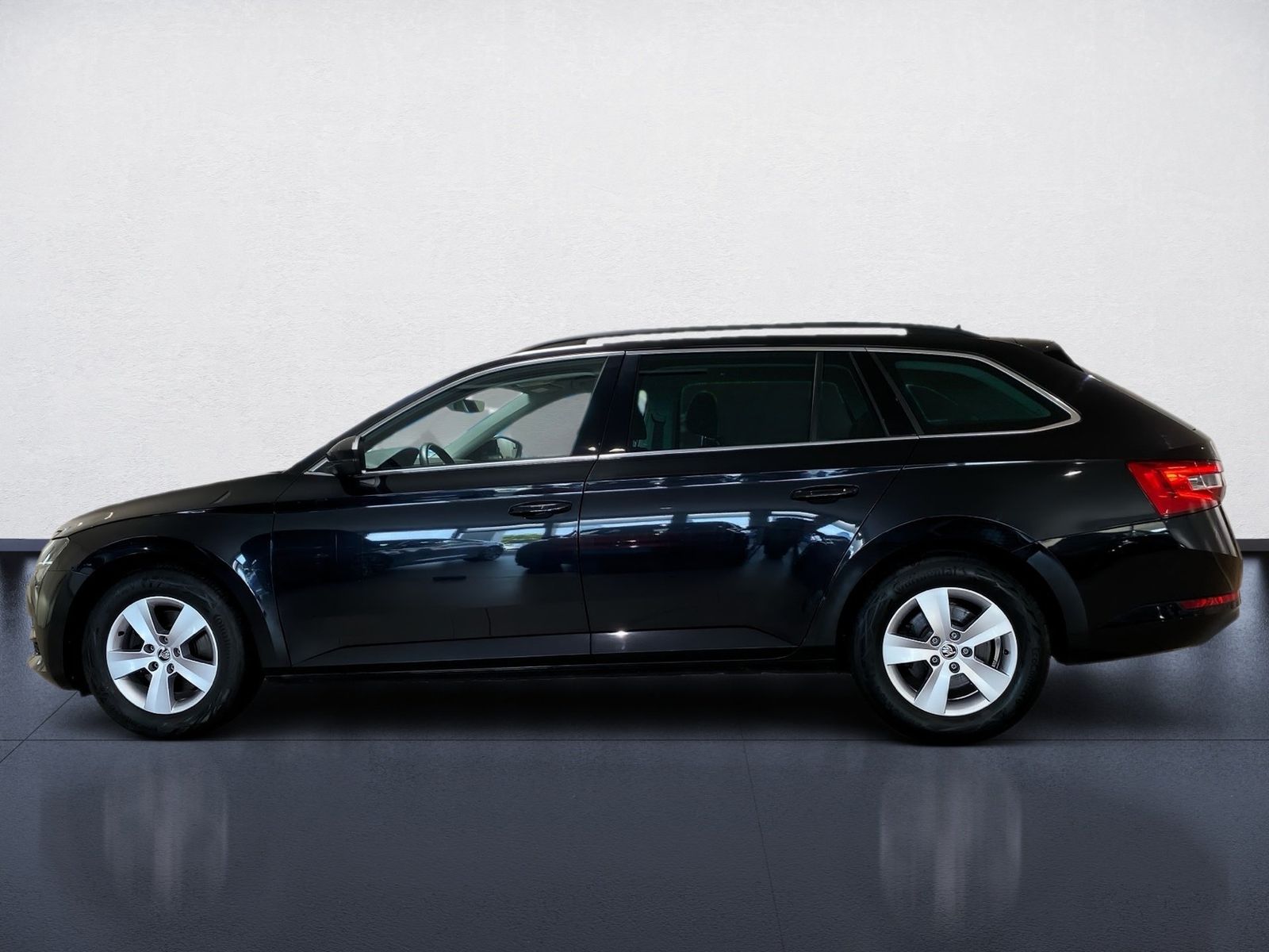 Skoda Superb Combi 2.0 TDI Ambition DSG Navi SmartLink imagem 3