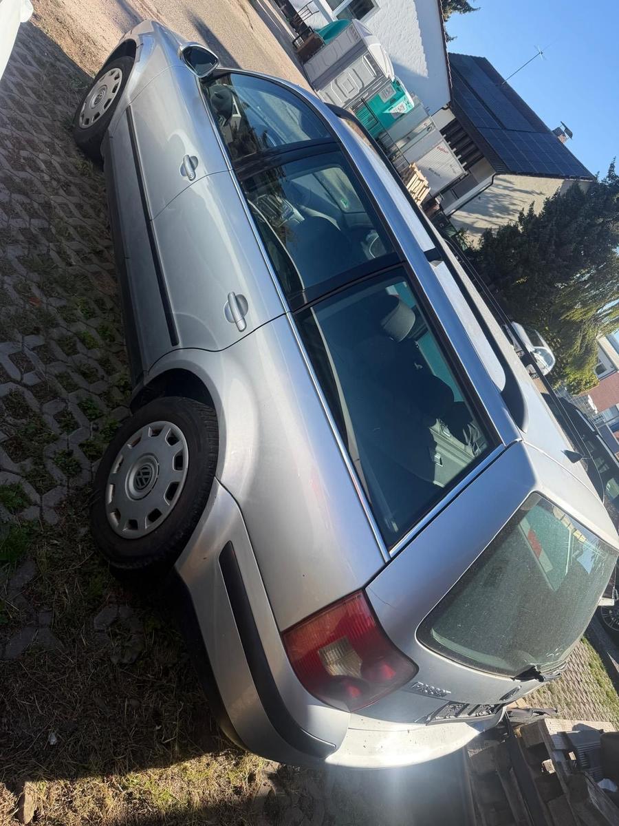 Volkswagen Passat 2005 — rear view