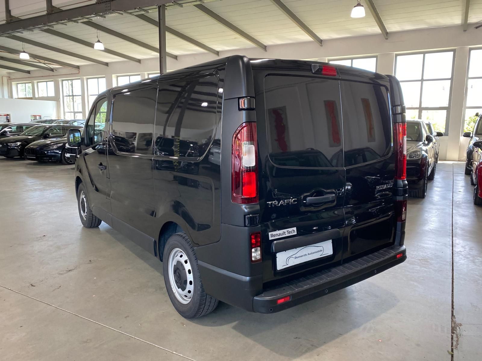 Fahrzeugabbildung Renault Trafic L1L1 2.0 dCi 145 Komfort EDC/Navi/RFK/