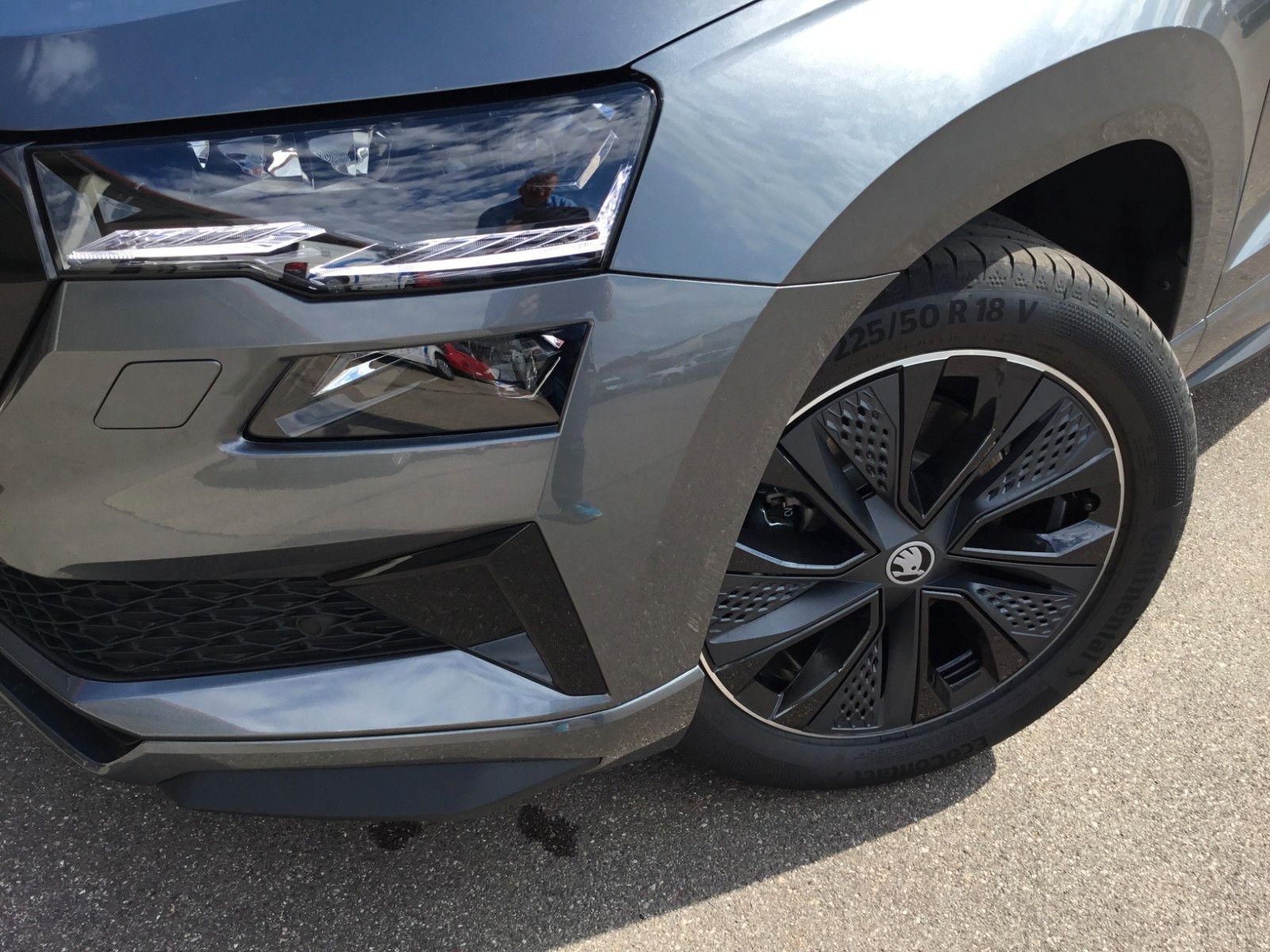 Fahrzeugabbildung SKODA Karoq 2.0l TSI DSG 4x4 Sportline+AHK+Matrix+Pano