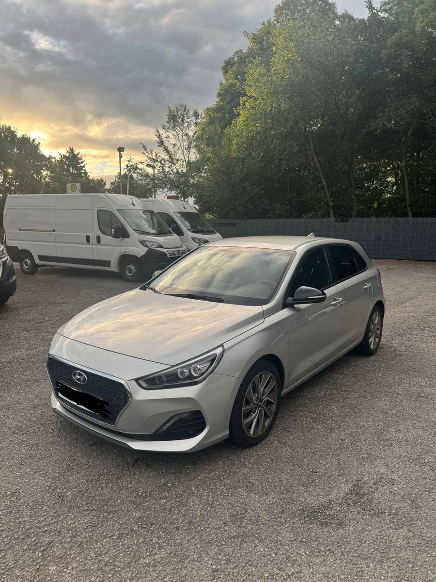 HYUNDAI i30