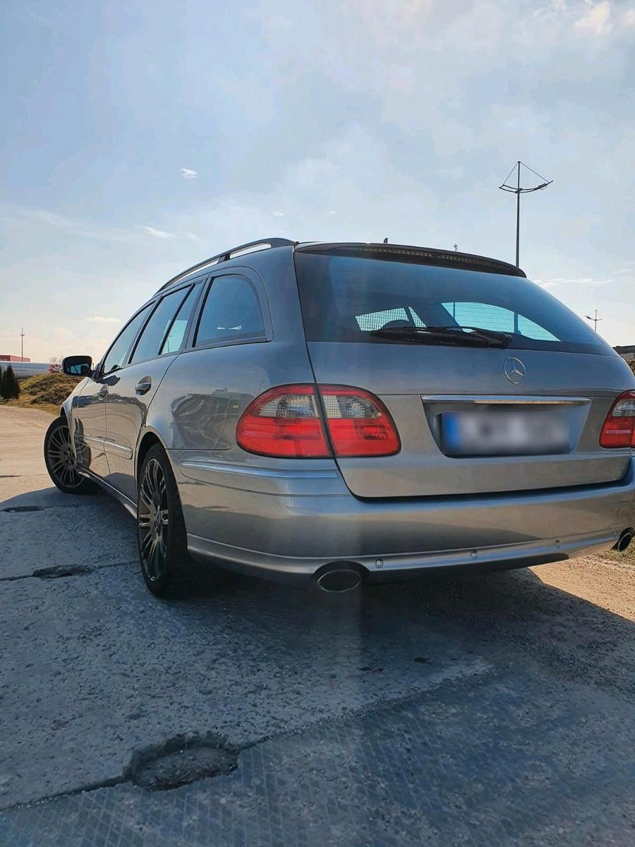 Mercedes-Benz E320 2007 — photo 11