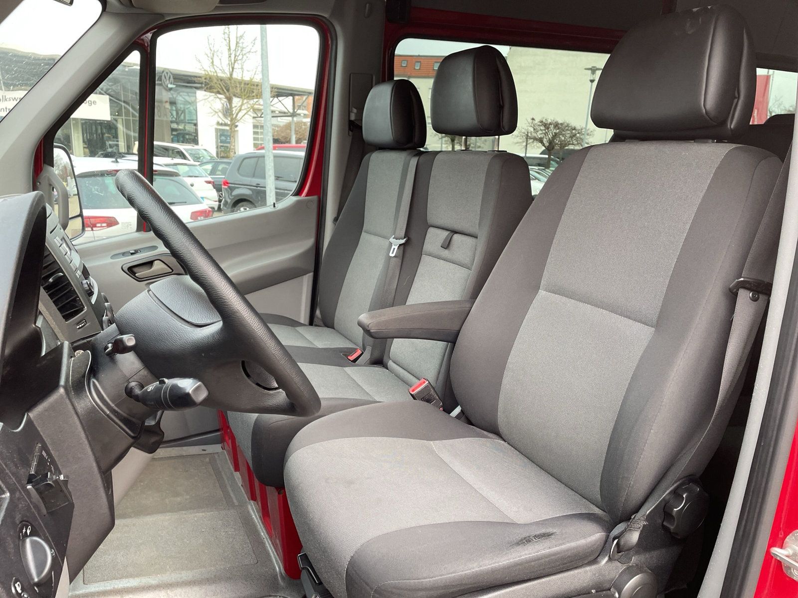 Fahrzeugabbildung Volkswagen Crafter 35 Kombi 2.0 TDI STANDHZG PDC KLIMA