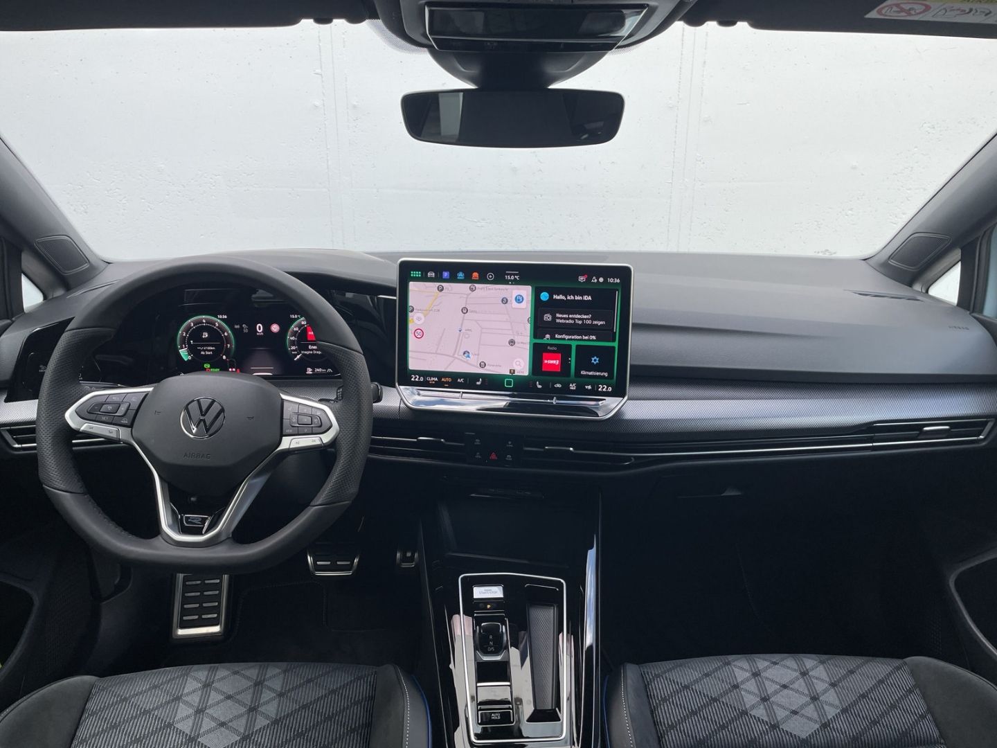 Golf VIII 1.5 eTSI DSG R-Line AHK/360°Kamera/HUD