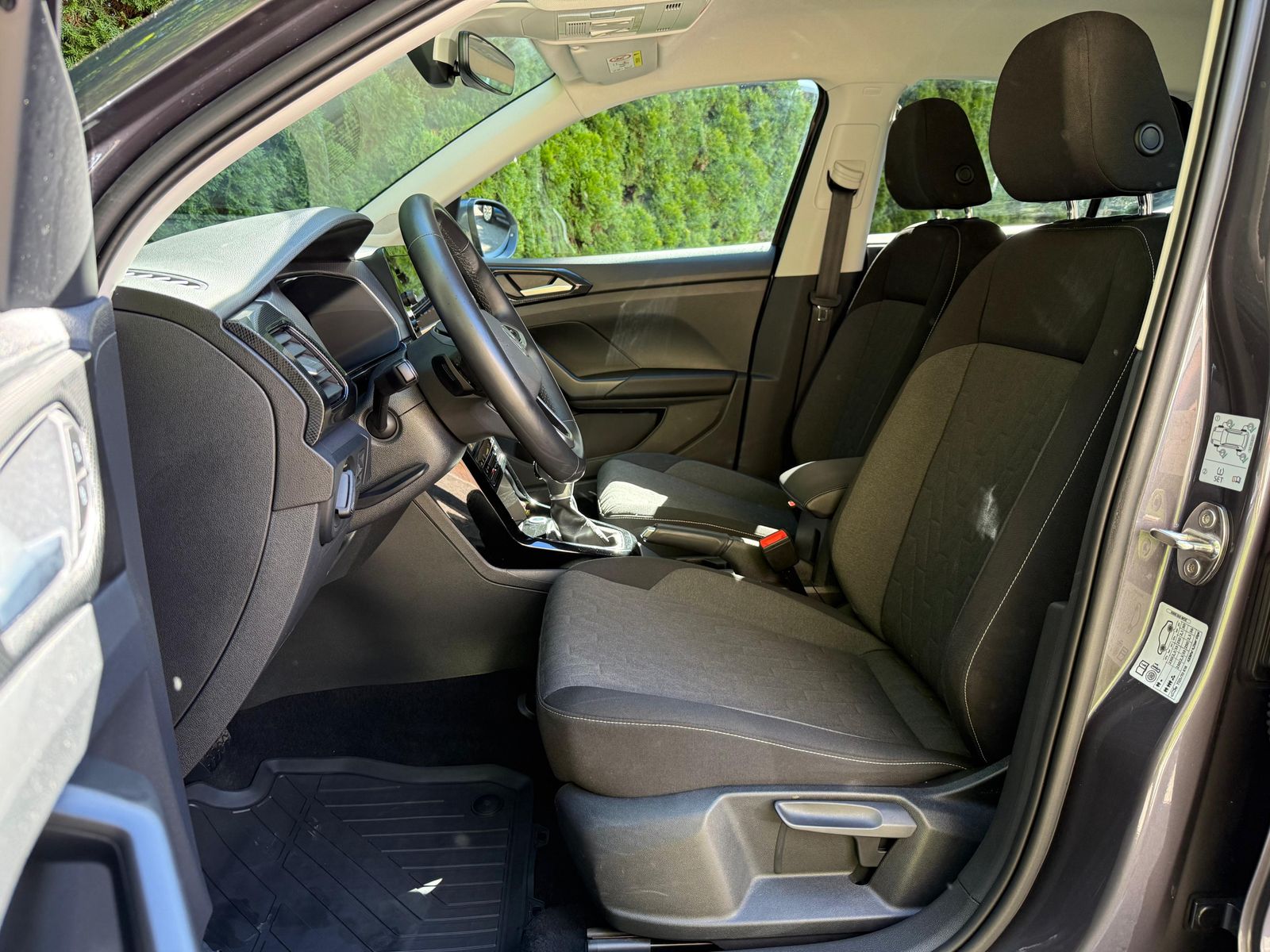 Fahrzeugabbildung Volkswagen T-Cross 1.0 TSI DSG Life LED+KAM+ACC+CARPL+SHZ+