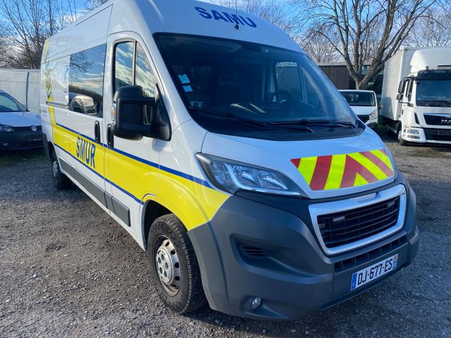 Peugeot Boxer Krankenwagen  Ambulanz Rettungswagen