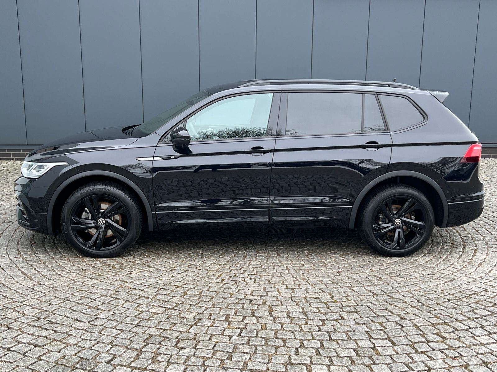 Fahrzeugabbildung Volkswagen Tiguan Allspace R-Line 2.0 TDI DSG 4MOTION *AHK,