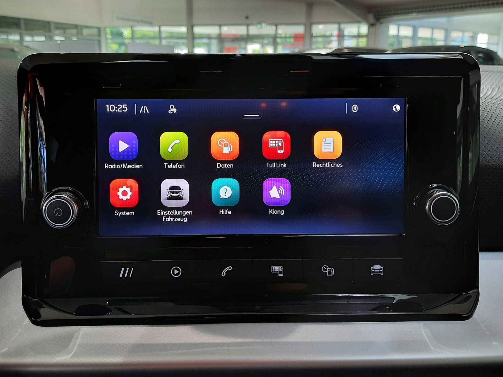 Fahrzeugabbildung SEAT Arona FR TSI DSG *AHK*Cam*PDC*LED*Sitzhg*ACC*APP