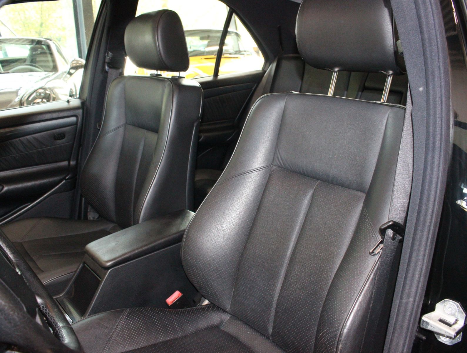 Fahrzeugabbildung Mercedes-Benz C 200 Sport Guter Pflegezustand+GSD+Xenon+Leder