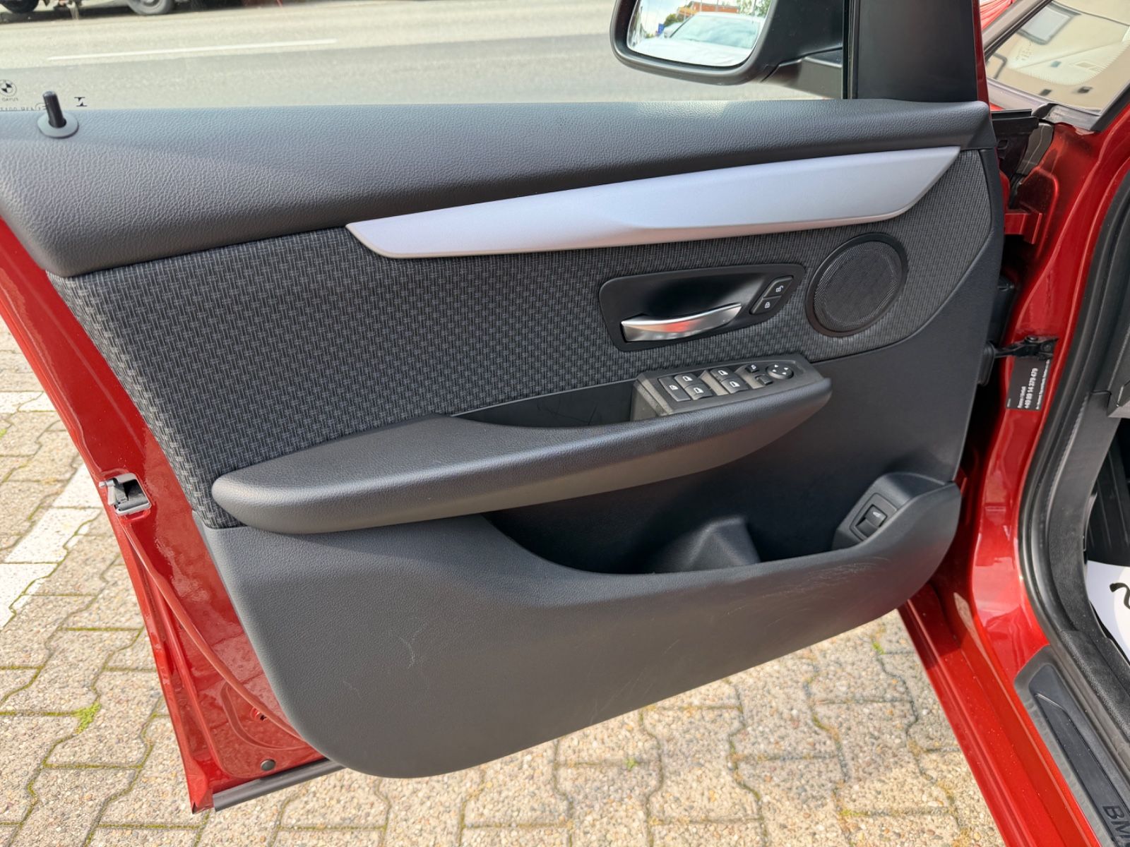 Fahrzeugabbildung BMW 220i Active Tourer NAVI AUTOMATIK LED 2-HAND