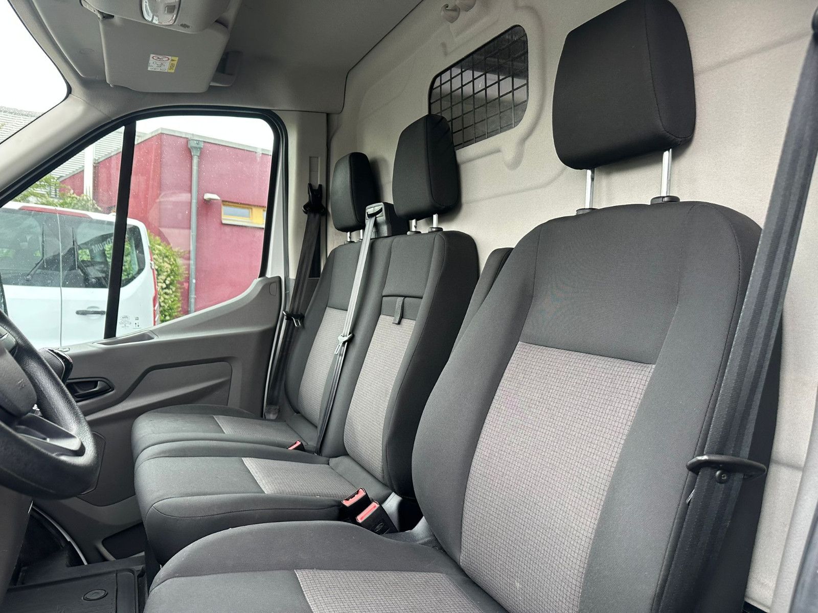 Fahrzeugabbildung Ford TRANSIT 290 L2H2 TREND* SDH* DAB*