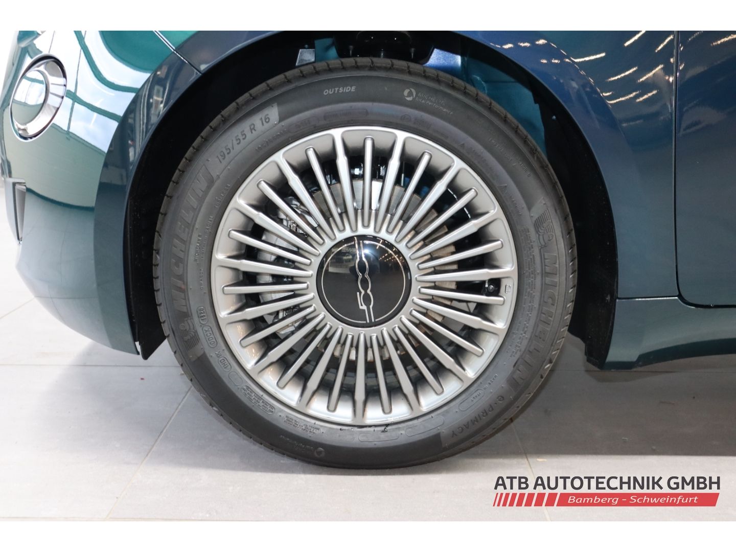 Fahrzeugabbildung Fiat 500 ICON + Komfortpaket Hybrid 1.0l PDC Rückfahr