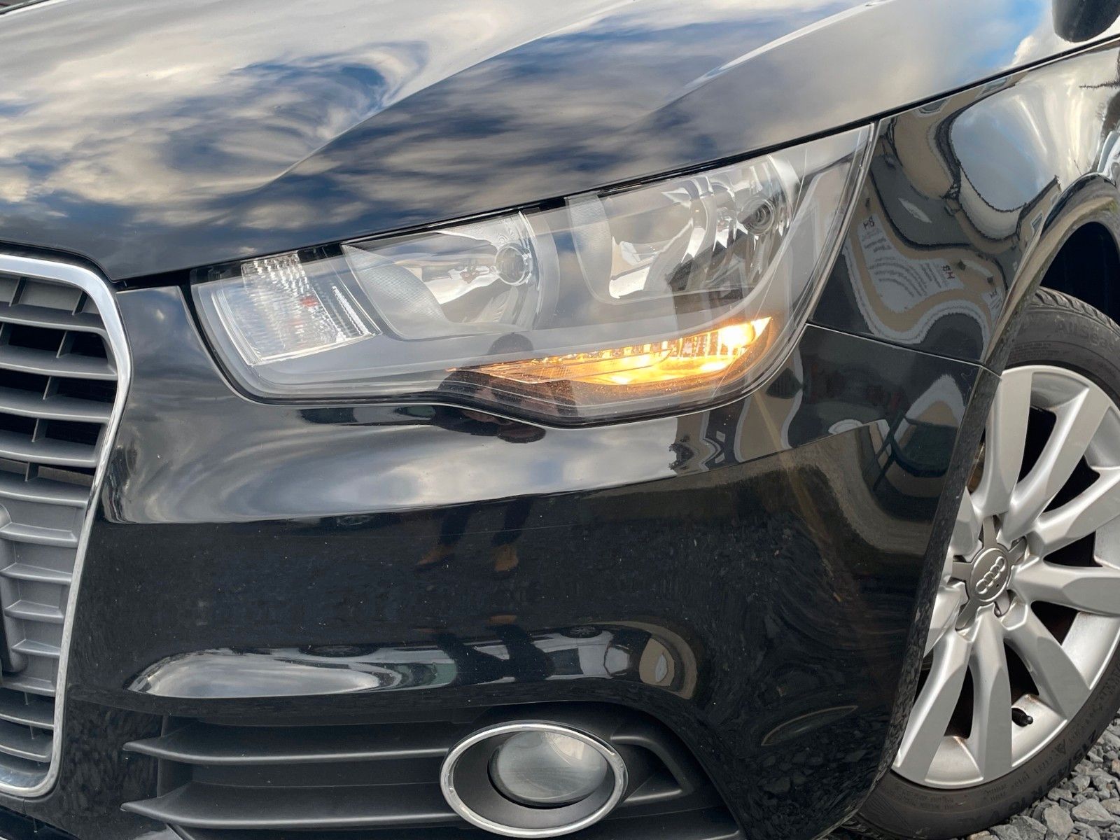 Fahrzeugabbildung Audi A1 1.2 TSI Attraction Navi SCHECKHEFT 2.HAND PDC