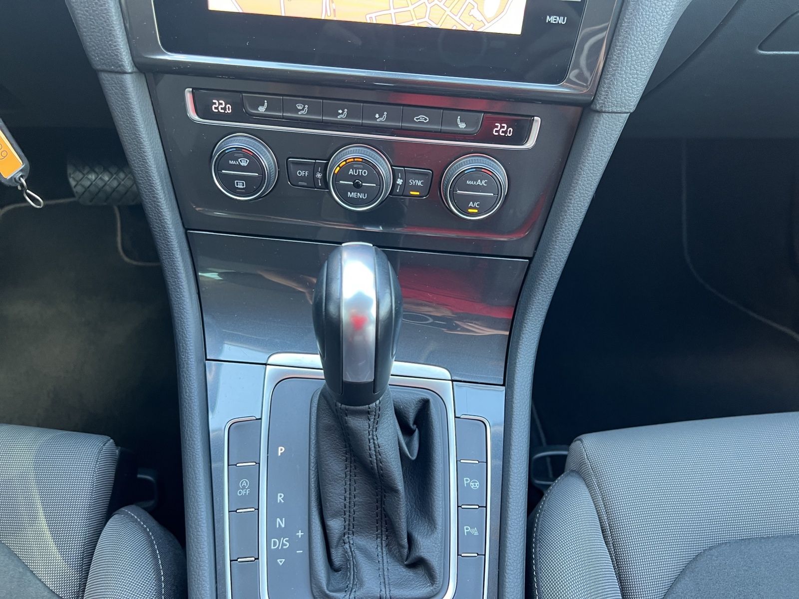 Fahrzeugabbildung Volkswagen Golf VII Variant TDI R-Line  DSG Navi ACC RFK SH