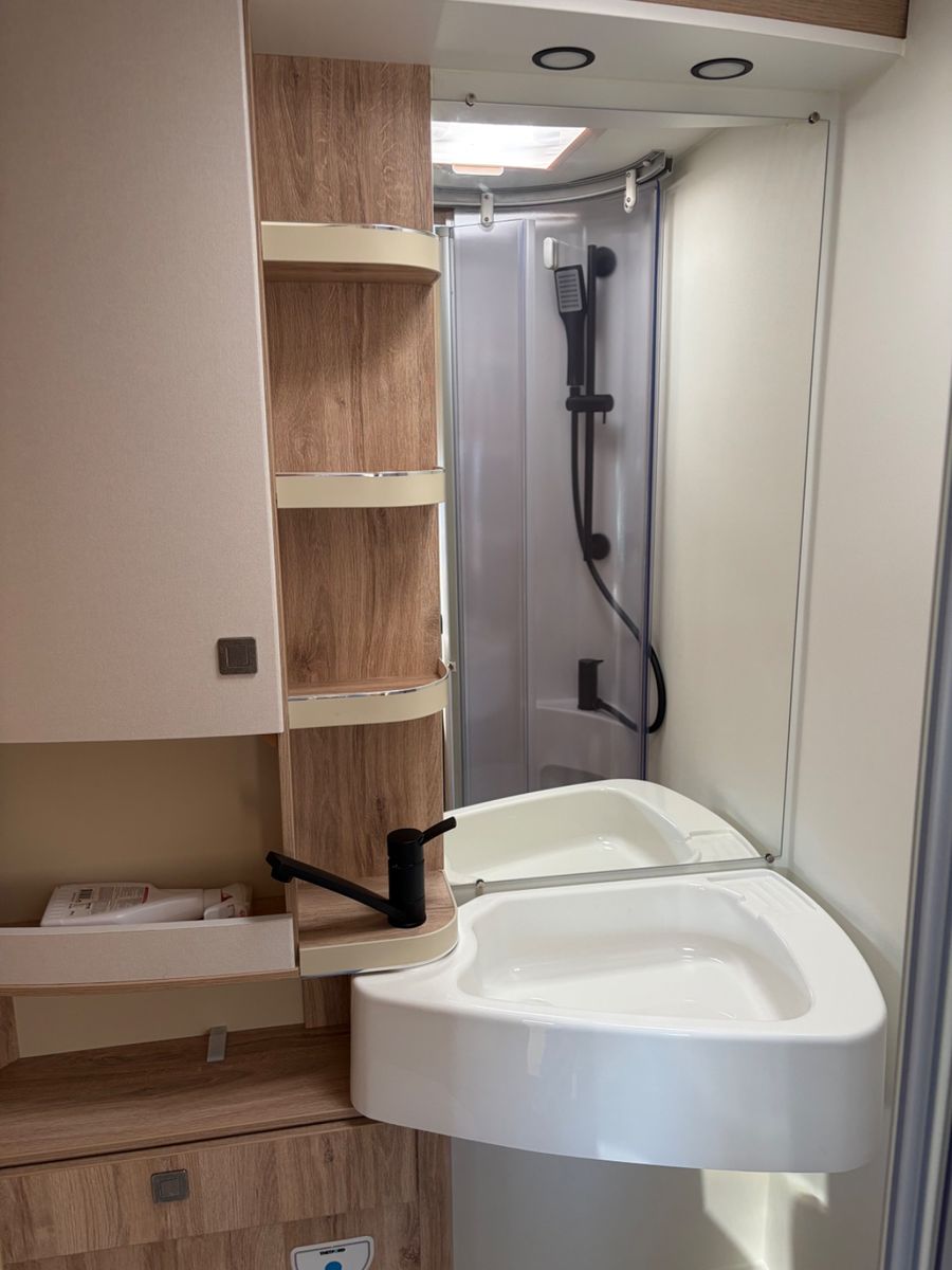 Fahrzeugabbildung Eura Mobil Profila RS 695 EB