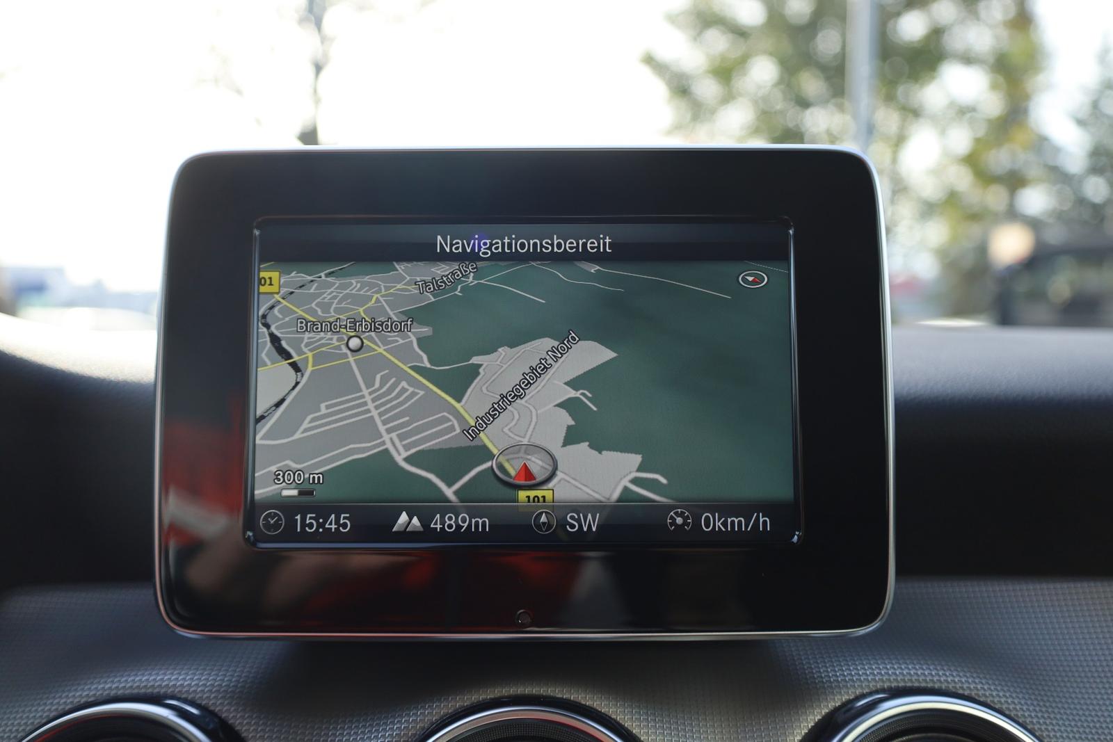 Mercedes-Benz GLA 200 Urban Aut. AHK LED 360° Navi Panorama