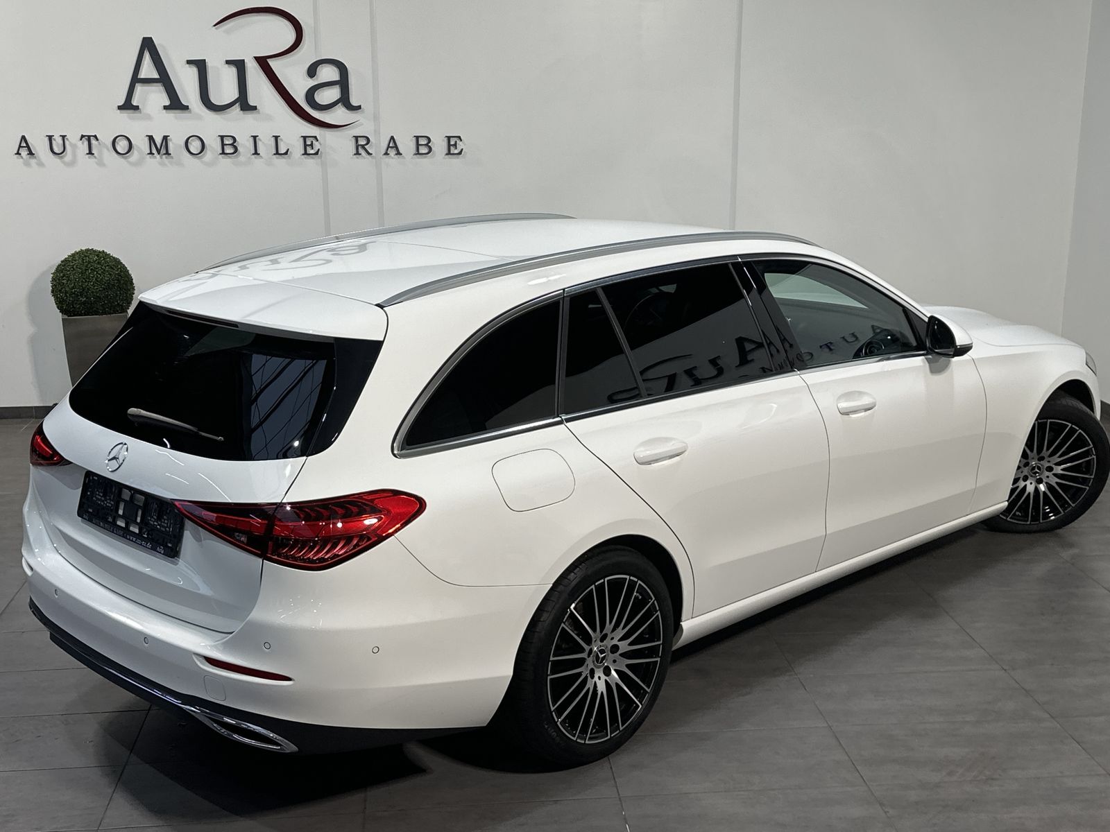 Fahrzeugabbildung Mercedes-Benz C 300d T Avantgarde NAV+LED+DISTRONIC+HUD+KAMERA