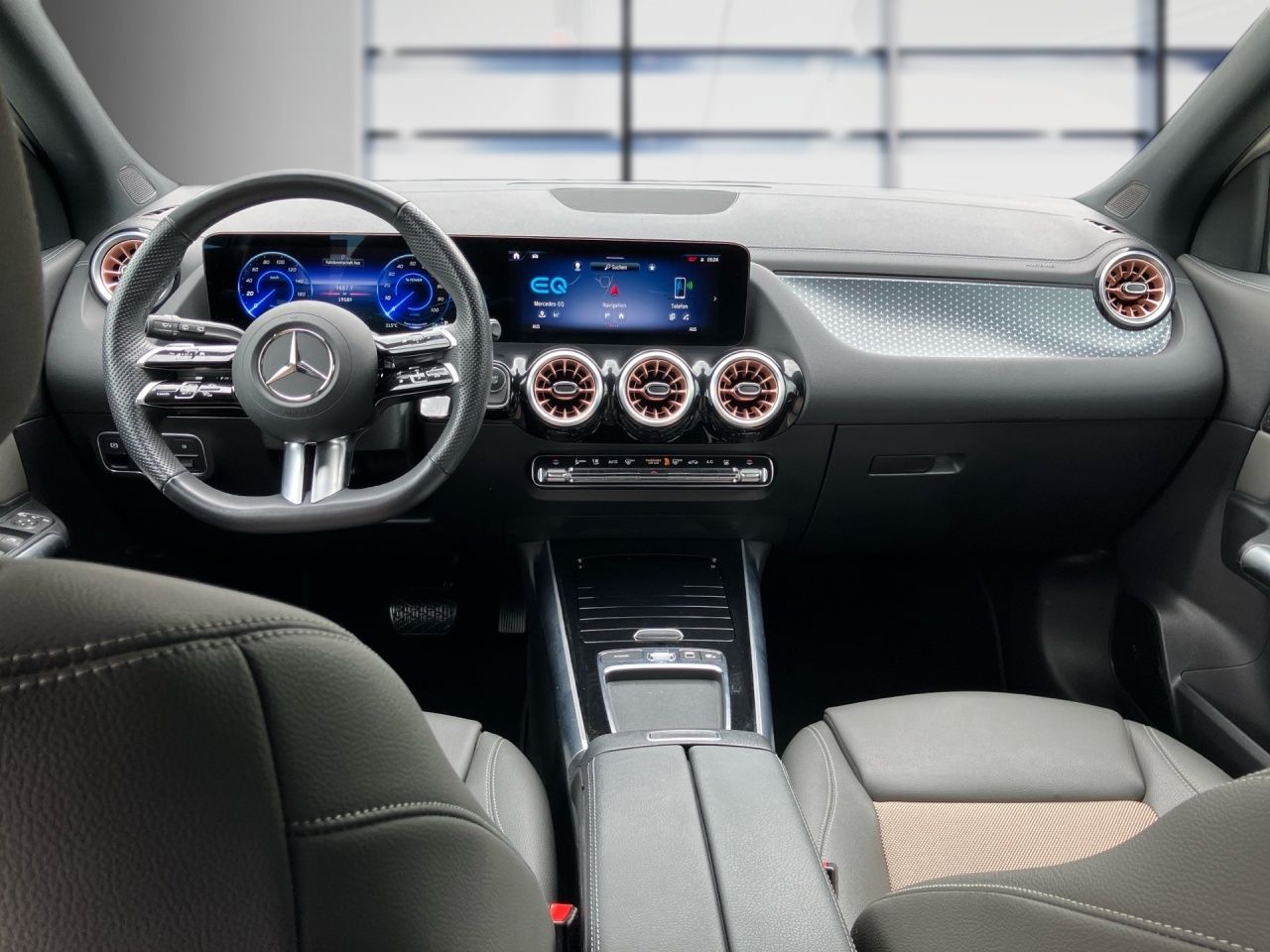 Fahrzeugabbildung Mercedes-Benz EQA 300 4M EDITION+360+DISTR+MEMORY+LHZ+BONUS+++