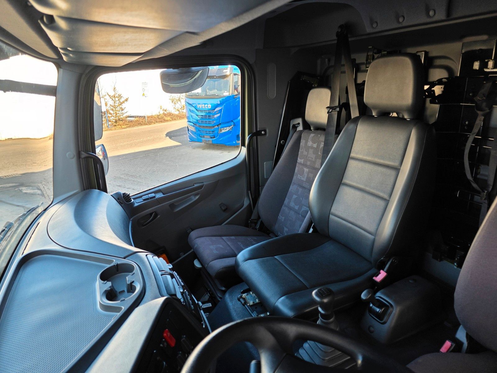 Fahrzeugabbildung Mercedes-Benz Axor 1829 A 4x4 Klima Standheizung 3 Sitze