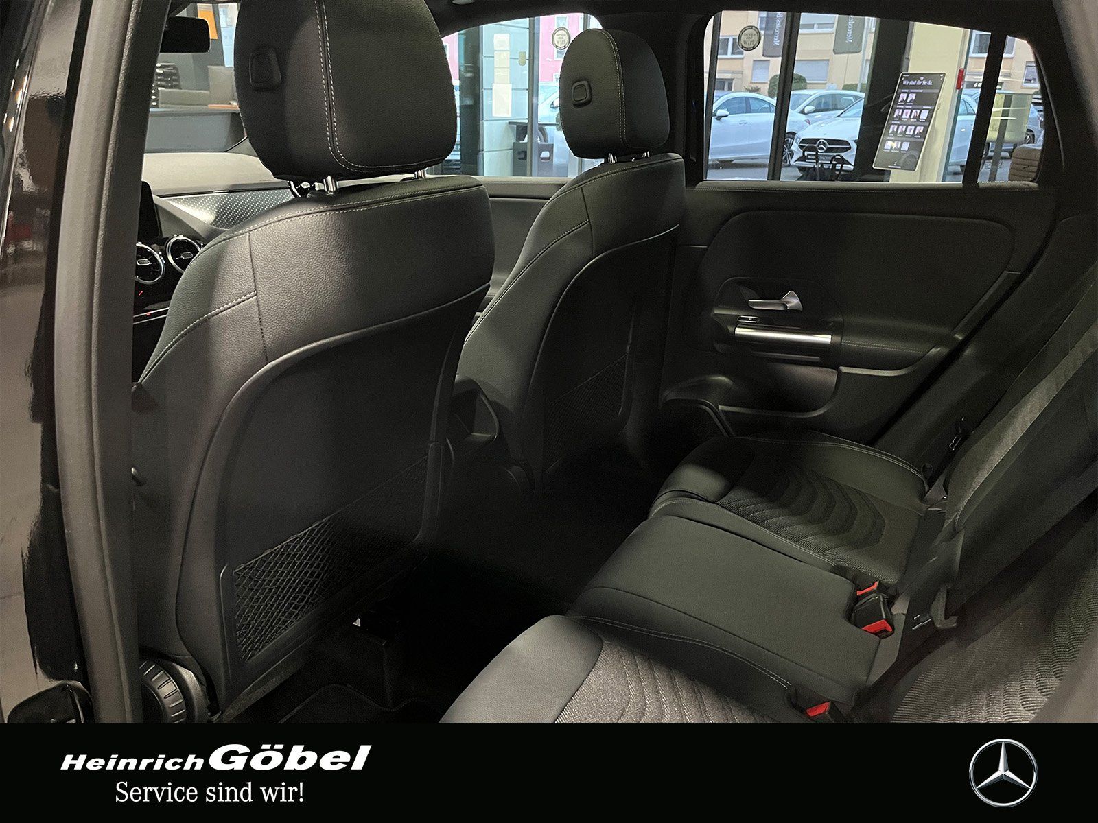 Fahrzeugabbildung Mercedes-Benz GLA 220 d 4M PROGRESSIVE+PANO+TOTWINKEL+AHK+360°