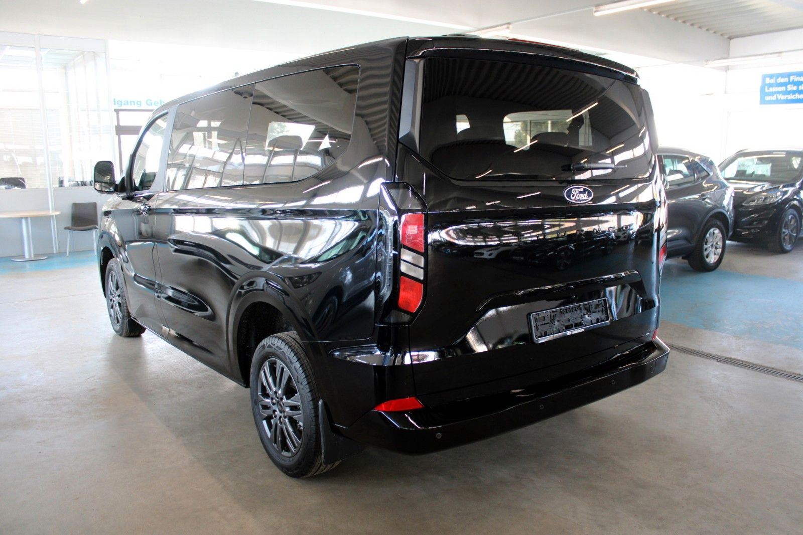 Fahrzeugabbildung Ford Tourneo Custom L1 8-Sitz Titanium Aut. LED STDHZ