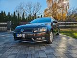 Volkswagen Passat 2.0 TDI Highline Scheckh. AHK  Leder - Volkswagen Passat aus 2011: Kombi, Highline