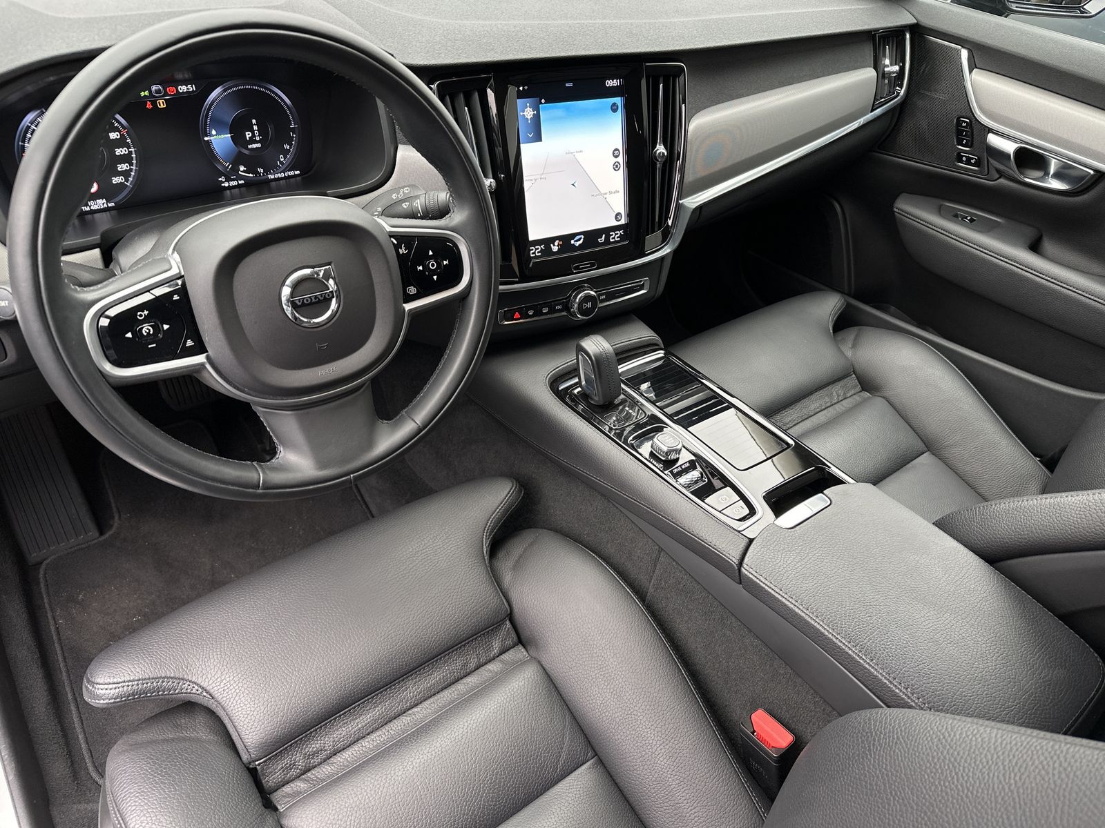 Fahrzeugabbildung Volvo V90 T6 Hybrid AWD R-Design NAV+LED+KAMERA+H&K+VC