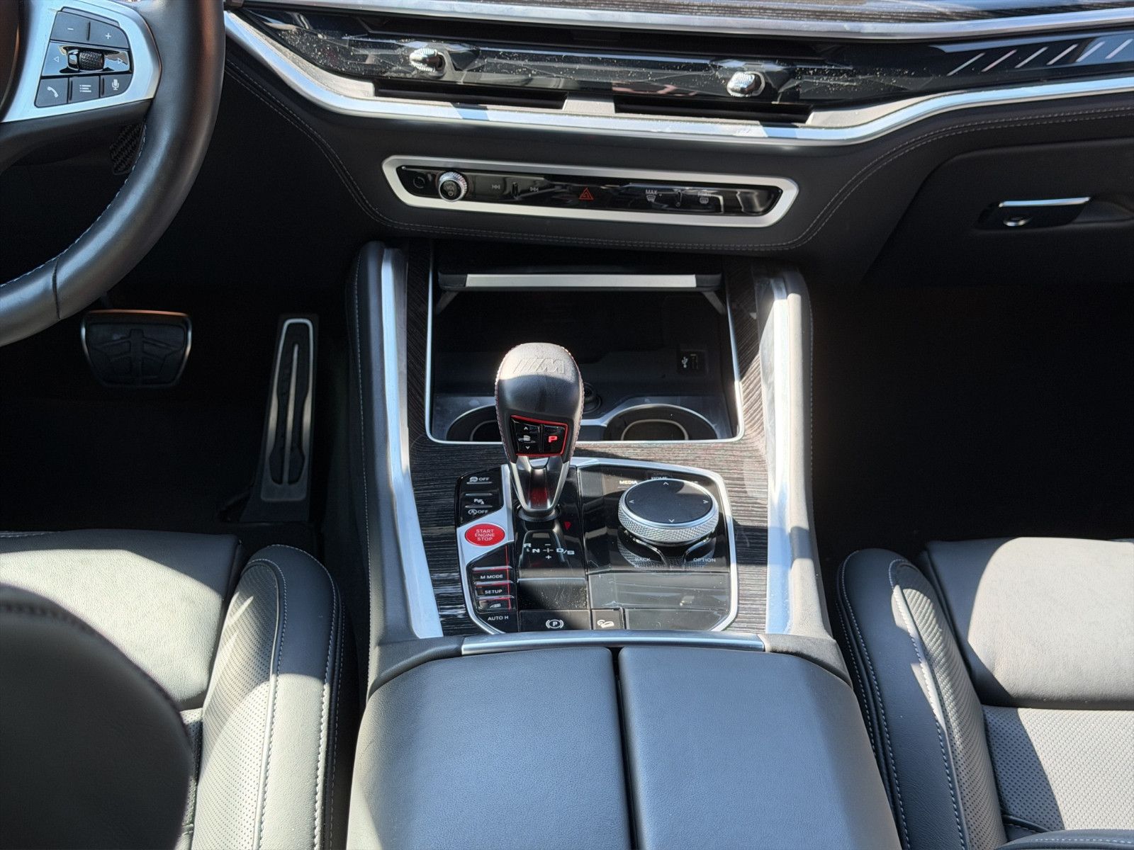 Fahrzeugabbildung BMW X6 M Competition/Massage/Shadow/360°/H&K