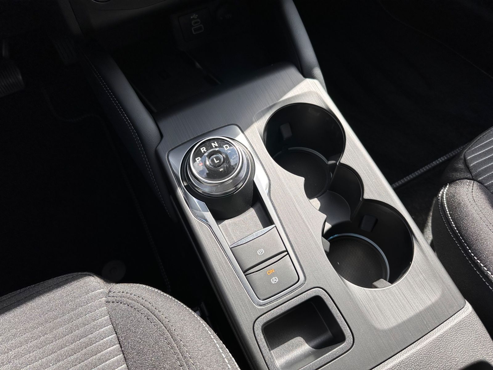 Fahrzeugabbildung Ford Focus Turnier 1.5 TDCi Titanium X Autom Navi/LED