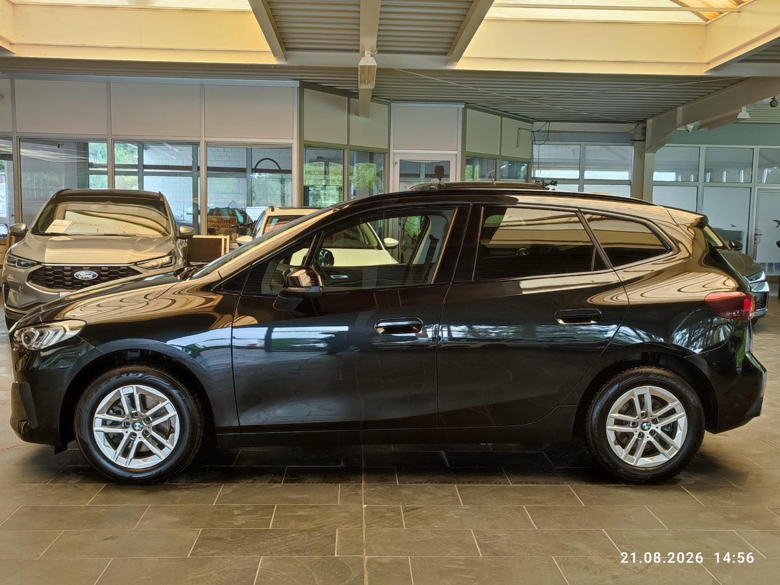 BMW 220 2 Active Tourer 220 i Pano Navi Kamera Ahk