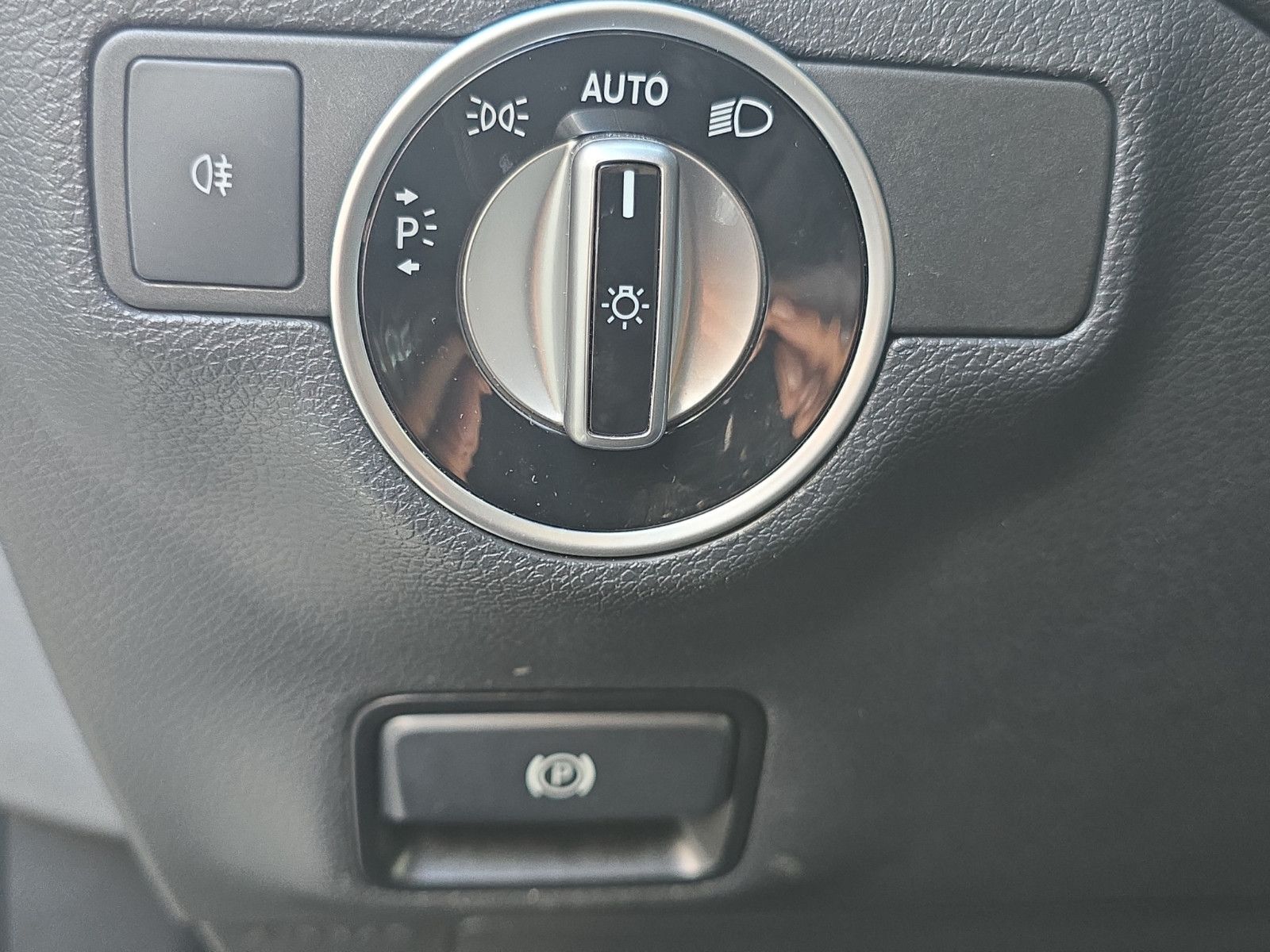 Fahrzeugabbildung Mercedes-Benz 180 CLA Shooting Brake /AUT/NAVI/PDC/LED/NIGHT