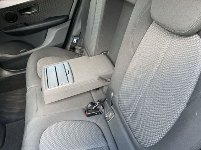 Fahrzeugabbildung BMW 218 Active Tourer Advantage Autom. Navigation. R