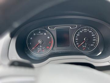صورة 10 لـ 2012 AUDI Q3