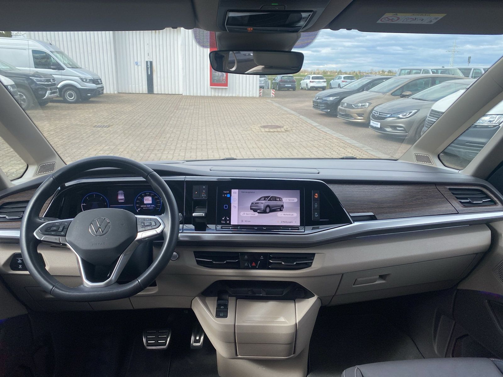 Fahrzeugabbildung Volkswagen T7 Multivan 2.0 TDI DSG Style AHK MATRIX HuD STA