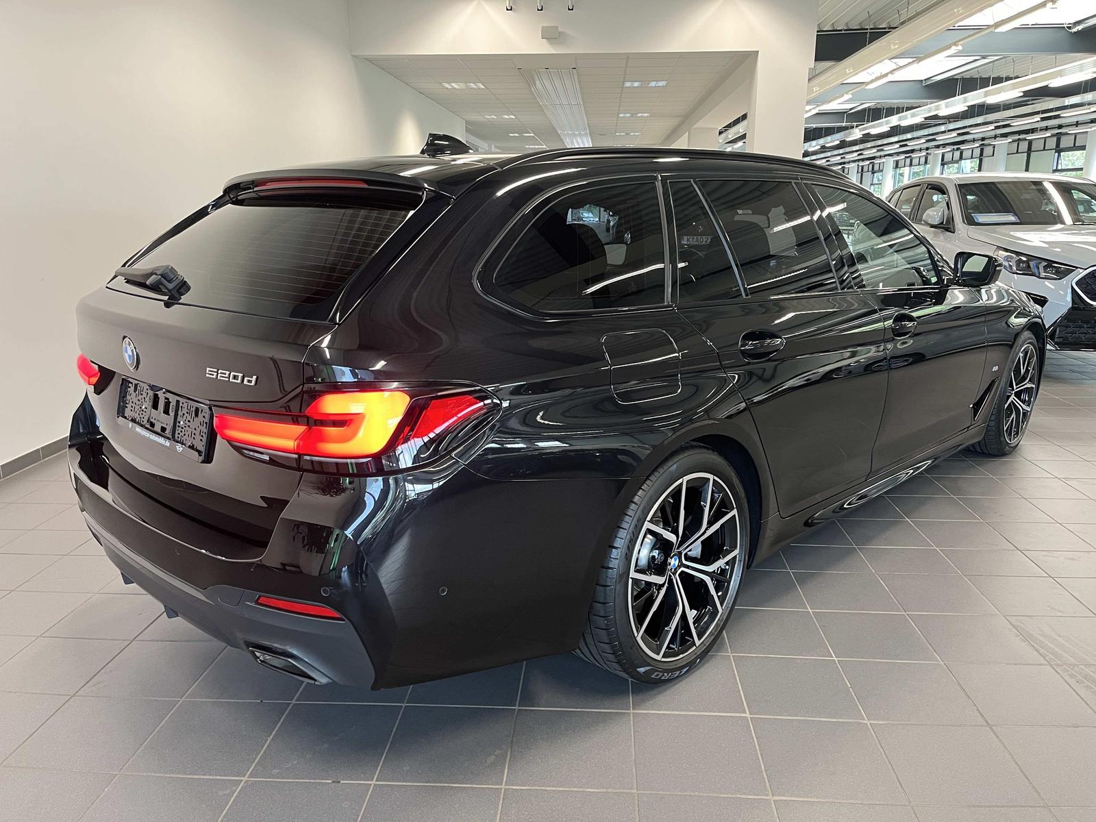 BMW 520d Touring M Sport HUD PANO ACC RFK NAVI LED D