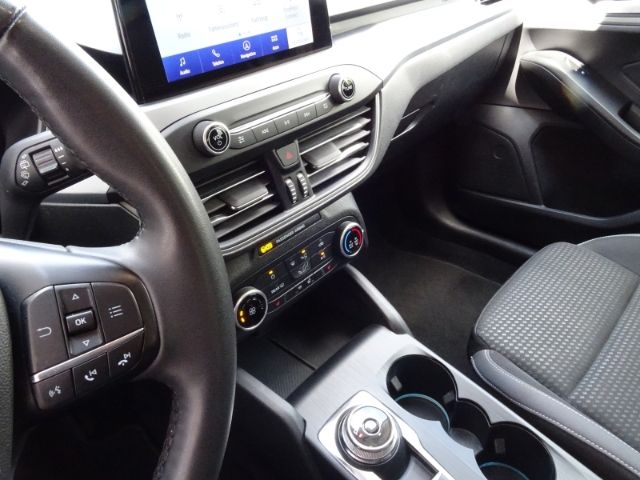 Fahrzeugabbildung Ford Focus 1.5 EcoBlue Cool & Connect Lim. Autom. Nav