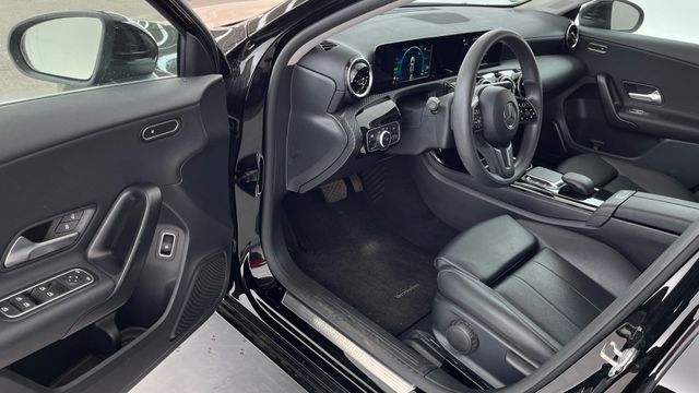 Fahrzeugabbildung Mercedes-Benz A 250 e Style+Leder+Navi+LED+MBUX+DAB