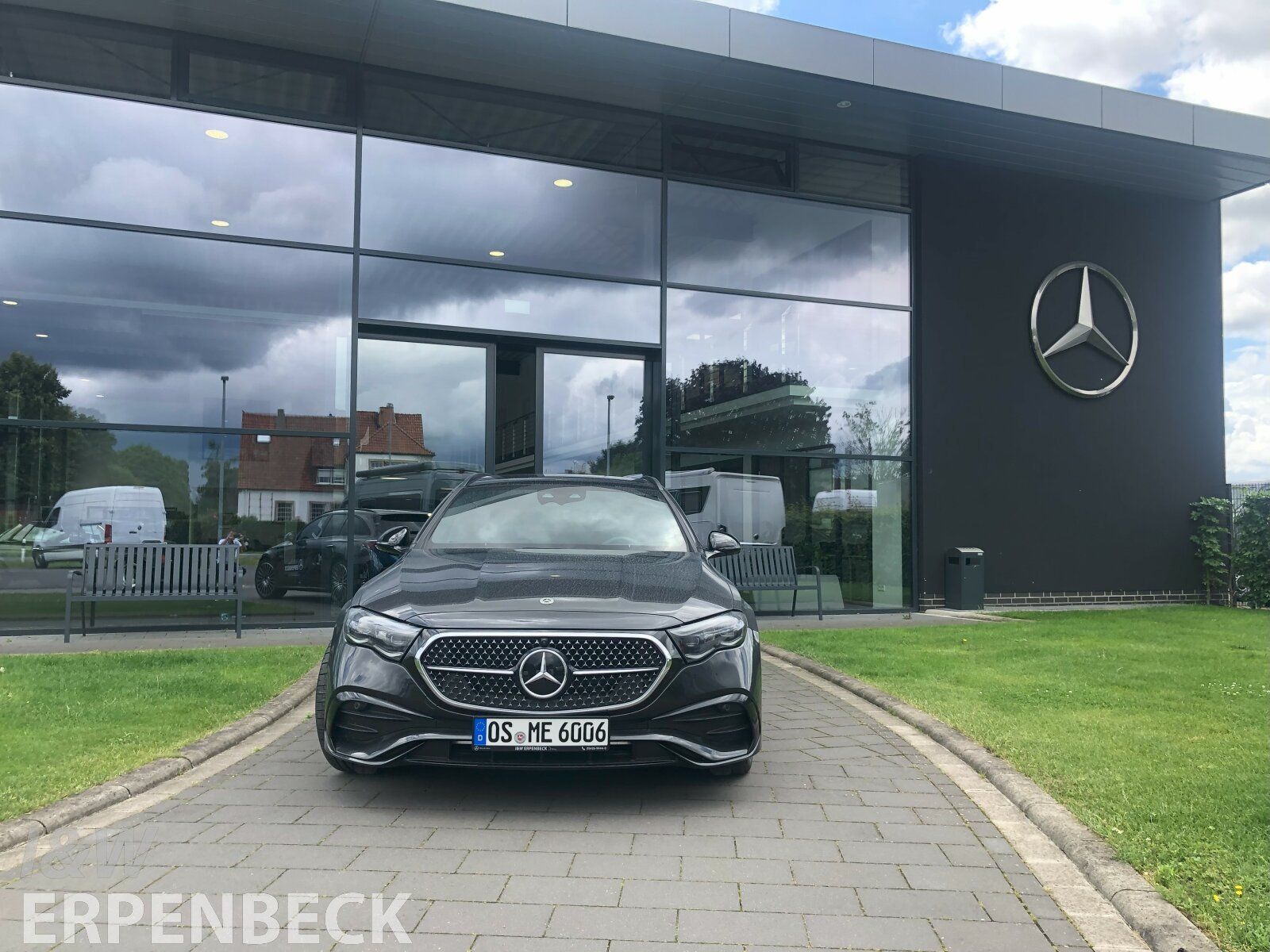 Fahrzeugabbildung Mercedes-Benz E 220 d T AMG Panorama AHK Memory Distronic FAP
