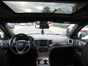 Jeep Grand Cherokee - 12