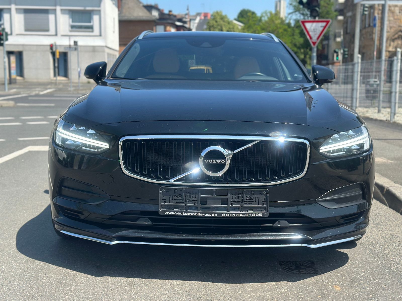 Fahrzeugabbildung Volvo V90 T5 MOMENTUM GEARTRONIC*LEDER-BEIGE-BRAUN*