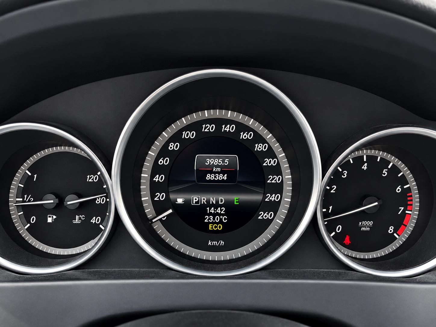 Mercedes-Benz C 180 CGI - AHK | NAVI | PTS | SHZ