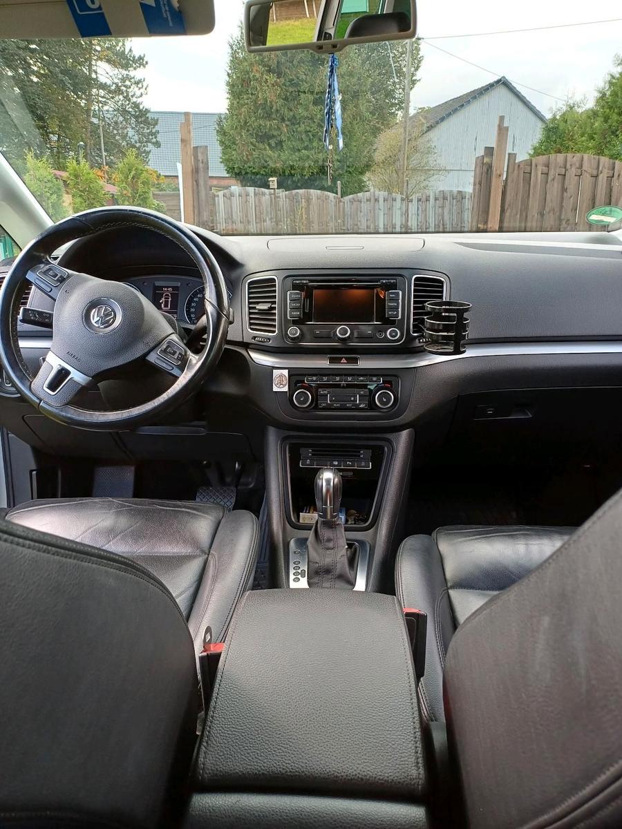 Volkswagen Sharan 2011 — rear view