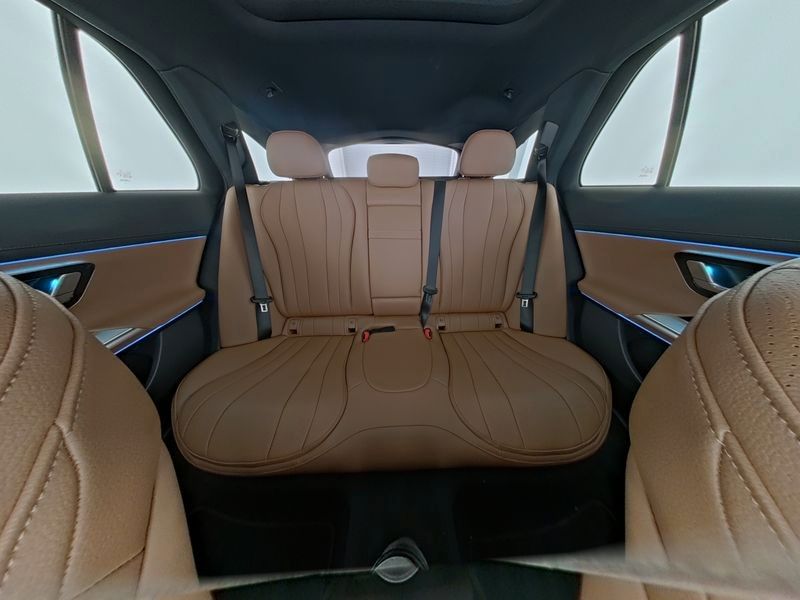 Fahrzeugabbildung Mercedes-Benz E 300 T de 4M AMG Pano+AirM+SKLIMA+FahrassisPlus
